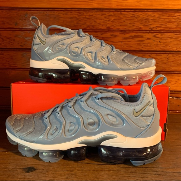 *DS* Size 9.5 Nike Air Vapormax Plus Blue/Diffused /Cool Grey 924453-402
